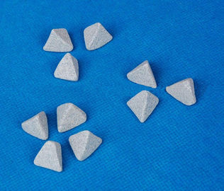 Alümina Seramik yüksek sertlik Parlatma Aşındırıcılar, 2.5 - 2.8 G / CM3 Yerçekimi